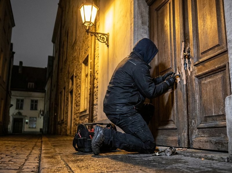 Dépannage serrurier après effraction à Bruxelles - mise en sécurité de la porte 24/7